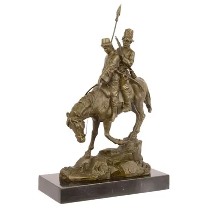 Zdjęcie Wyjątkowa rzeźba przedstawiająca dwóch żołnierzy na koniu z brązu