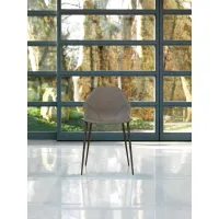Picture A unique leather chair with small dimensions - Mascheroni