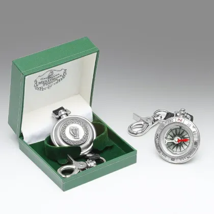 Zdjęcie Irlandzki cynowy kompas zdobiony motywem harfy