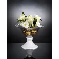 Picture A small VG flower set in a vase